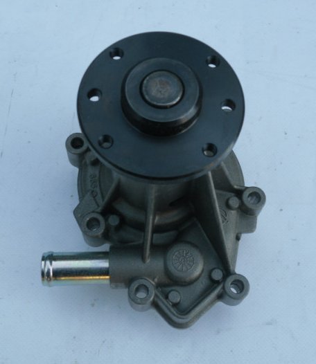 Насос водяной SSANGYONG Actyon (06-),Kyron (05-),Actyon Sports (06-),Rexton (03-) (D20/27) ЕВРО-4