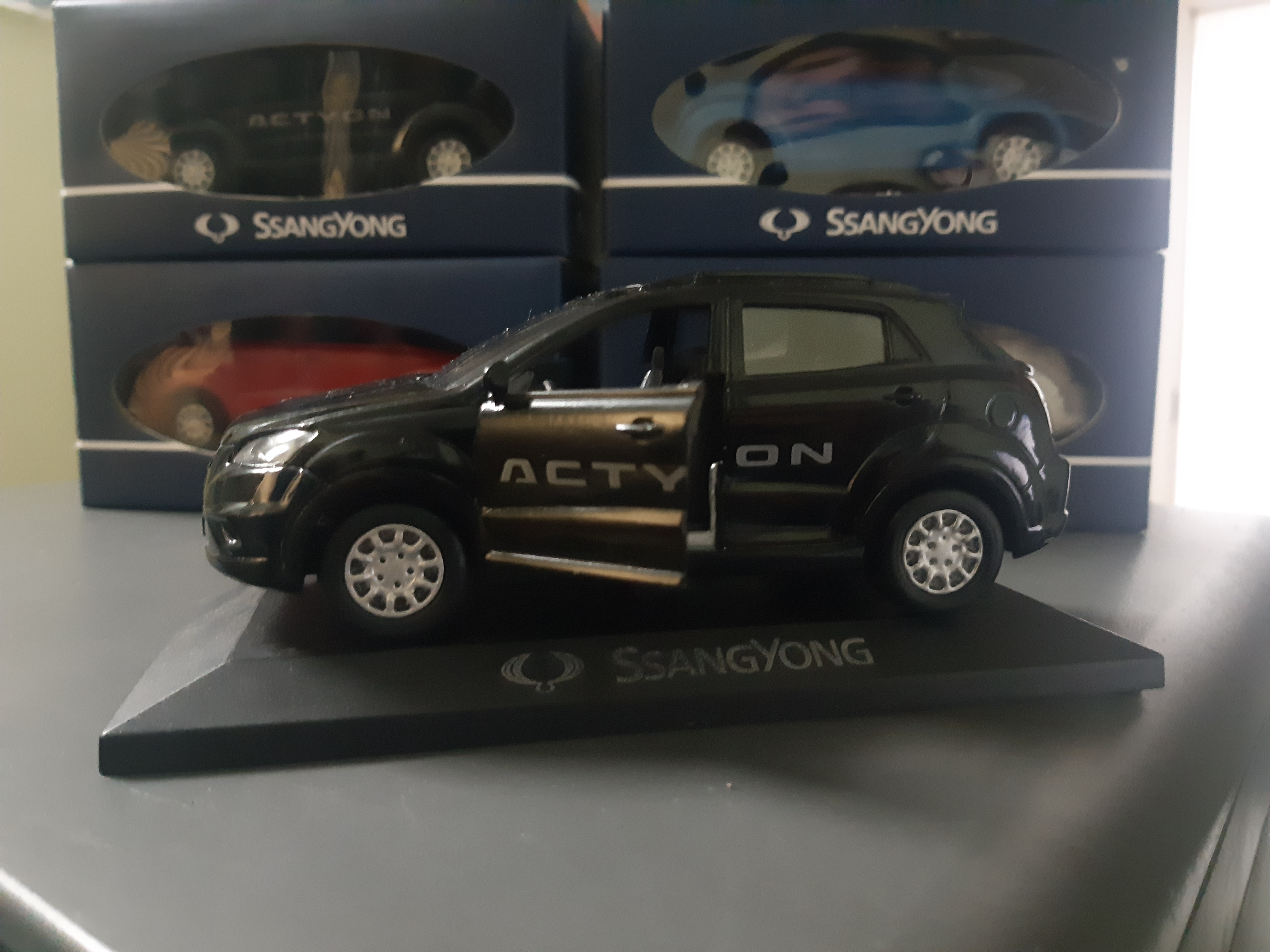 Модель автомобиля Actyon (New) цвет черный, белый ,красный ,синий