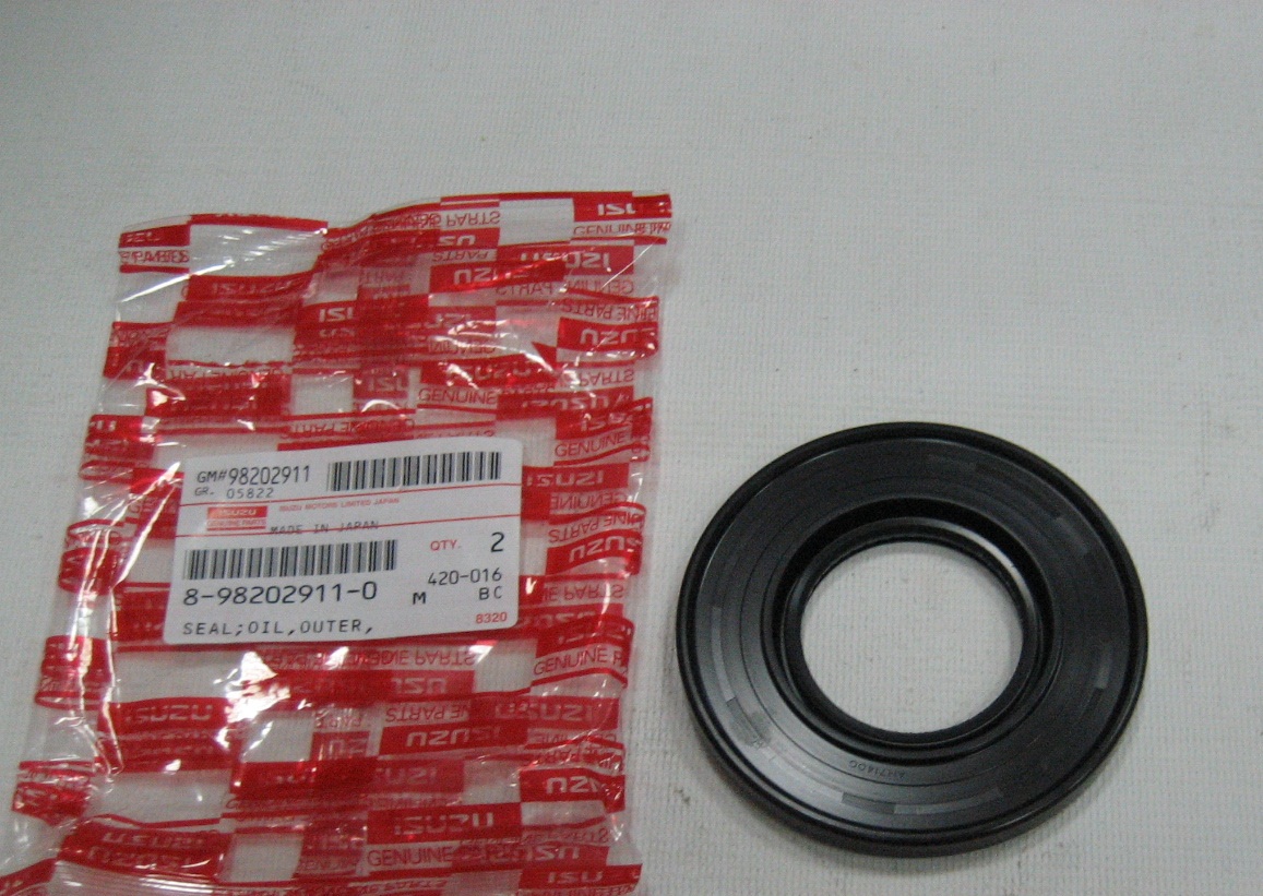 Сальник наружный ступицы задней ISUZU NLR85/NMR85/NKR55