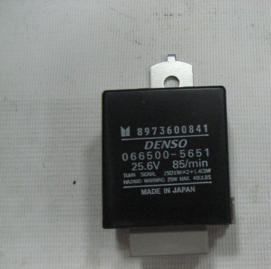 Реле сигнала поворотов Isuzu CYZ51/NQR71/NQR75/NLR85.