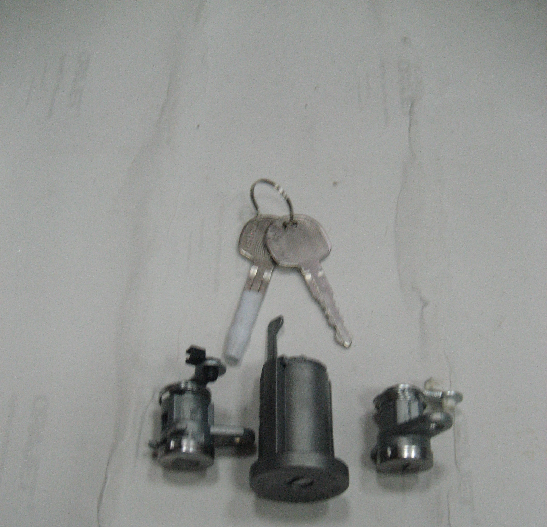 Комплект ключей, замков и личинок (зажигание+двери) ISUZU NPR75/NMR85/NQR90